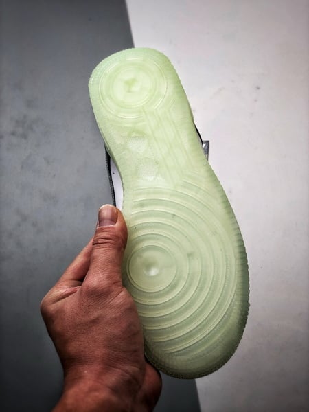 Air Force 1 '07 Low Preto e Branco - Vista 5