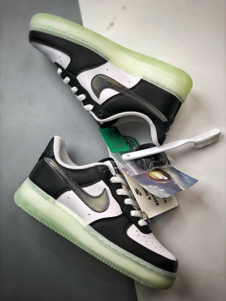 Air Force 1 '07 Low Preto e Branco - Vista 7