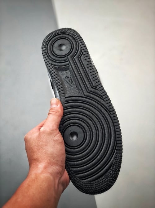 Air Force 1 '07 Low Preto e Branco 2.0 - Vista 4