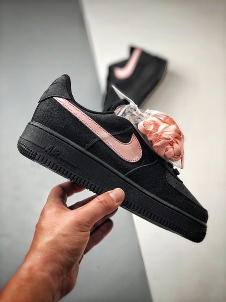 Air Force 1 '07 Low Preto e Rosa Estrelas - Vista 7