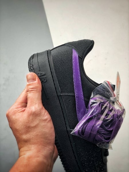 Air Force 1 '07 Low Preto e Roxo Estrelas - Vista 3