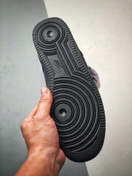 Air Force 1 '07 Low Preto e Roxo Estrelas - Vista 5