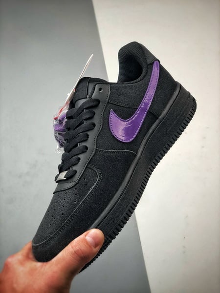 Air Force 1 '07 Low Preto e Roxo Estrelas - Vista 6