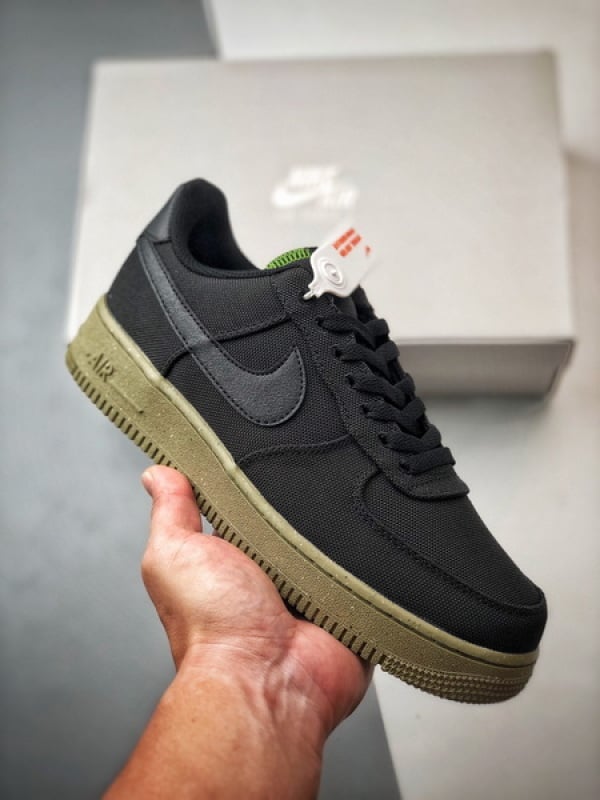 Air Force 1 '07 Low Preto e Verde - Vista 1