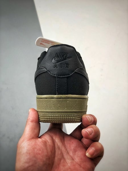 Air Force 1 '07 Low Preto e Verde - Vista 3