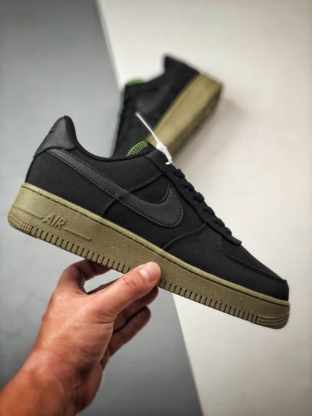 Air Force 1 '07 Low Preto e Verde - Vista 7