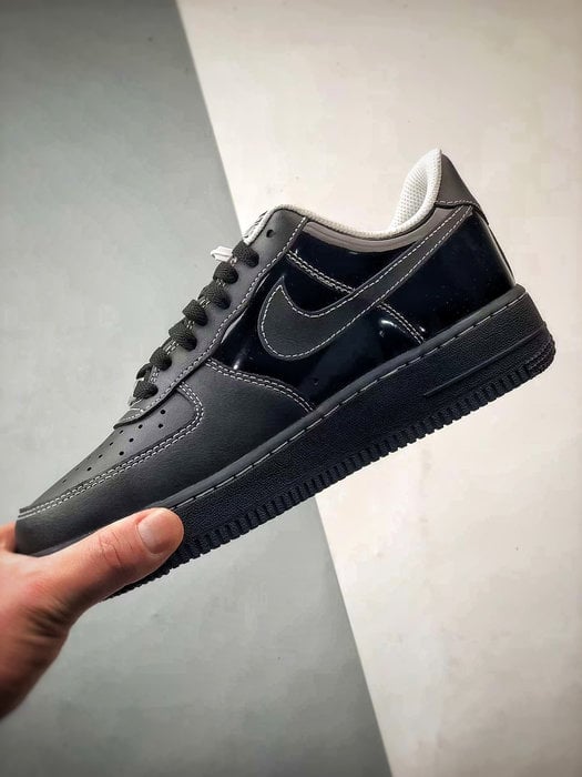 Air Force 1 '07 Low Couro Envernizado Preto - Vista 5