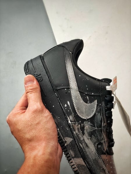 Air Force 1 '07 Low Preto e Prata Grafite - Vista 2