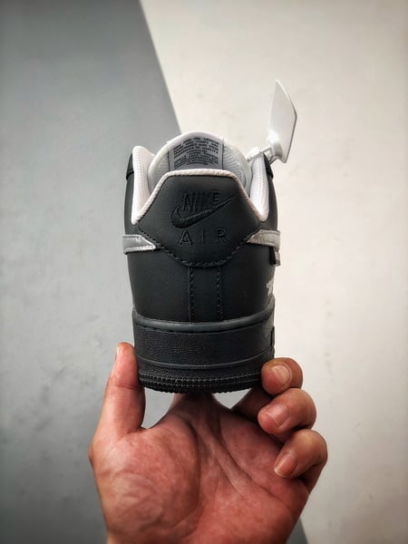 Air Force 1 '07 Low Preto e Prata Rosa - Vista 3