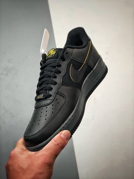 Air Force 1 '07 Low Preto e Amarelo - Vista 5