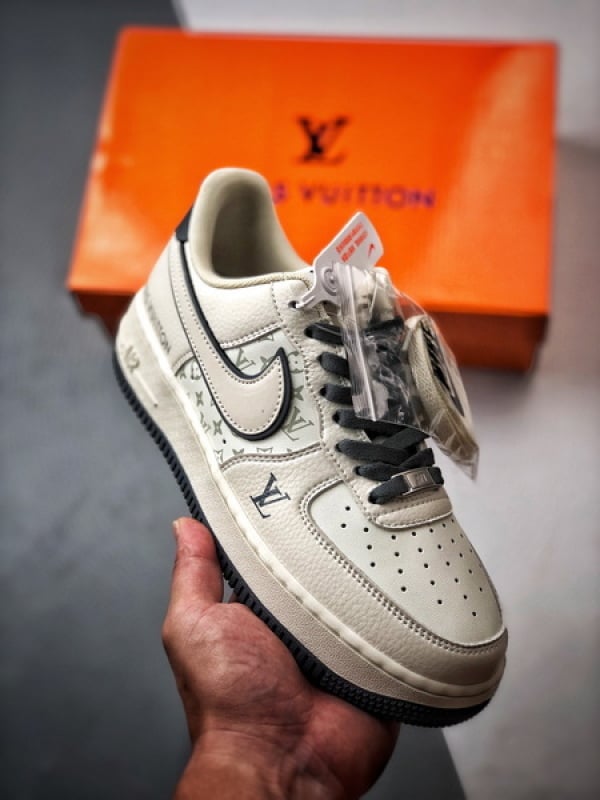 Air Force 1 '07 Low LV Branco Claro e Cinza