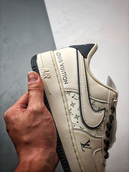 Air Force 1 '07 Low LV Branco Claro e Cinza - Vista 2