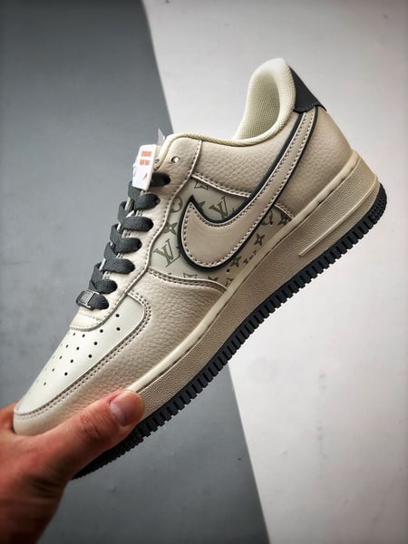 Air Force 1 '07 Low LV Branco Claro e Cinza - Vista 5