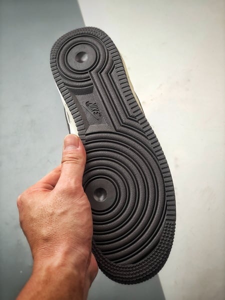 Air Force 1 '07 Low NYC Branco e Marrom - Vista 4