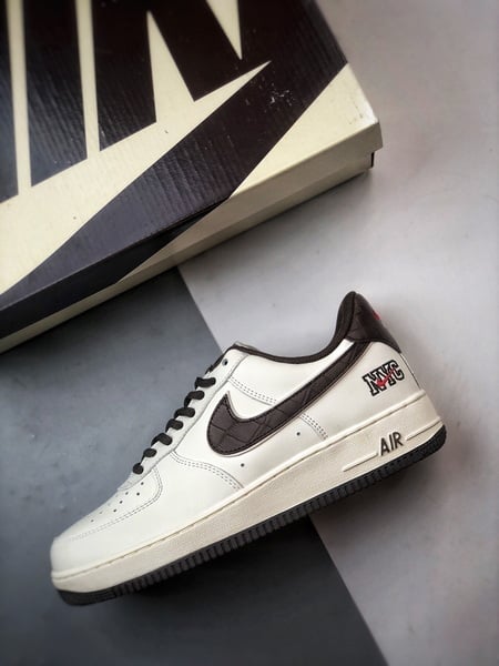 Air Force 1 '07 Low NYC Branco e Marrom - Vista 8