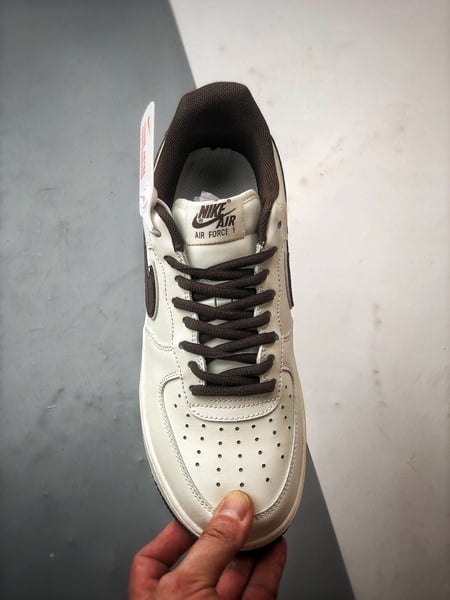 Air Force 1 '07 Low NYC Branco e Marrom - Vista 9