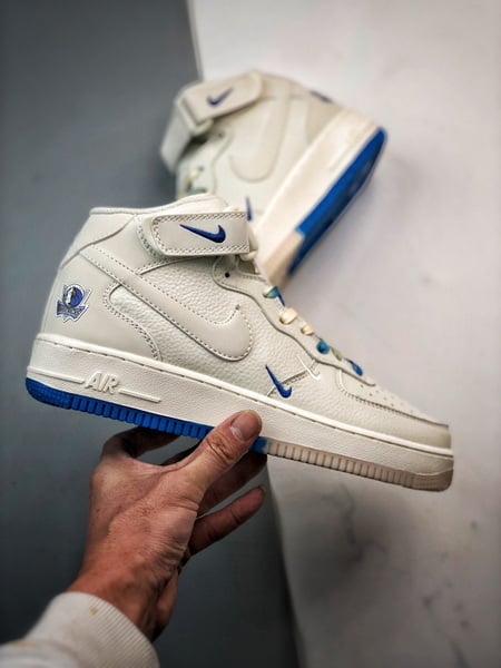 Air Force 1 07 Mid Cordao Branco e Azul Pequeno Gancho - Vista 7