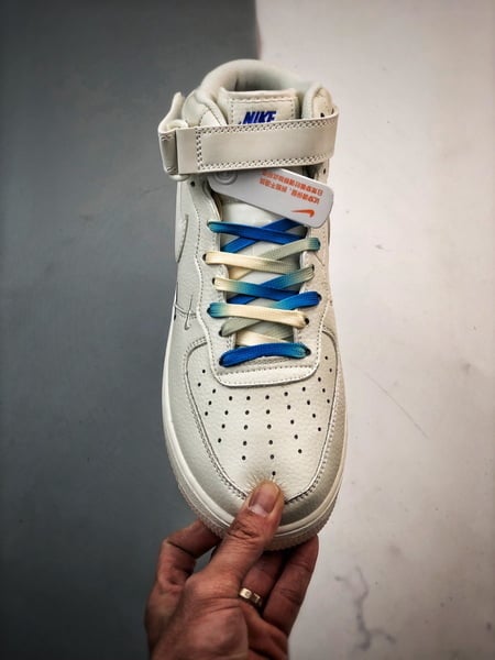 Air Force 1 07 Mid Cordao Branco e Azul Pequeno Gancho - Vista 9