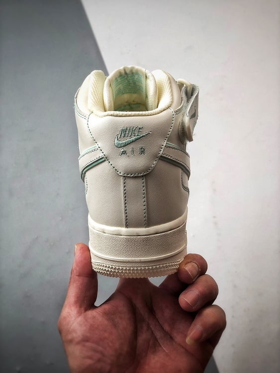 Air Force 1 07 Mid Coelho Verde 3M - Vista 3