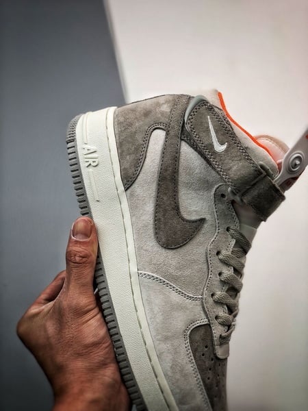 Air Force 1 07 Mid Cinzento e Laranja Camurca - Vista 8