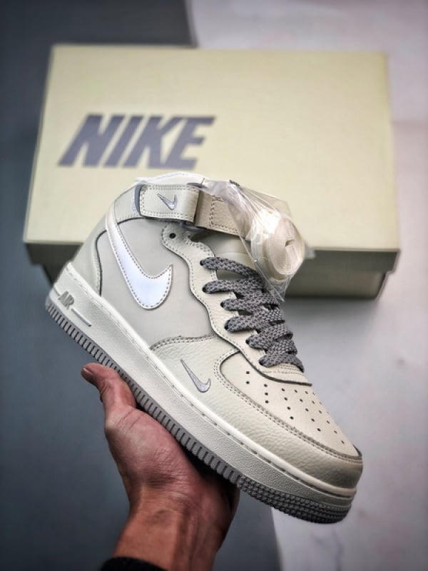 Air Force 1 07 Mid Branco e Cinzento