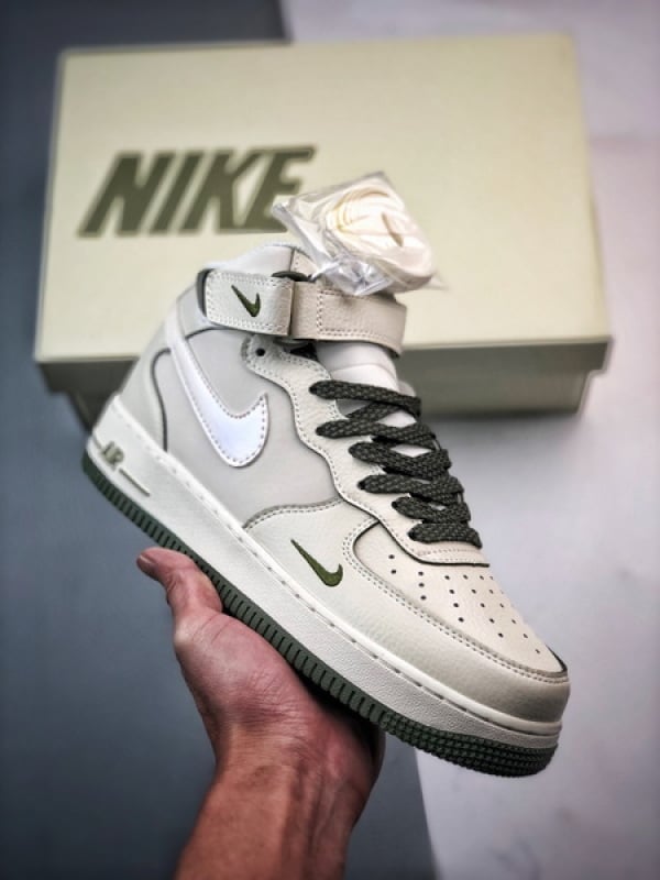 Air Force 1 07 Mid Perolado Bege Branco e Verde - Vista 1
