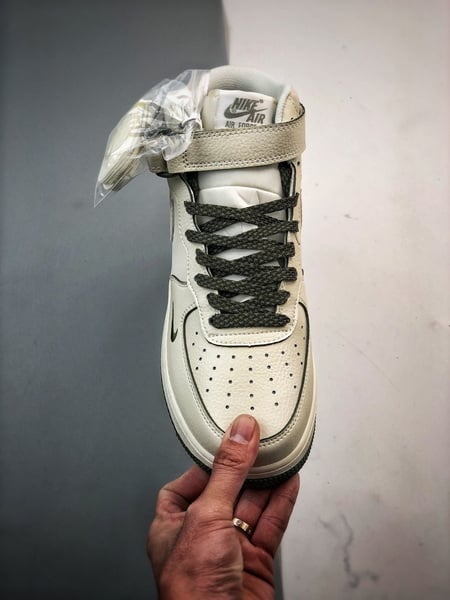 Air Force 1 07 Mid Perolado Bege Branco e Verde - Vista 9