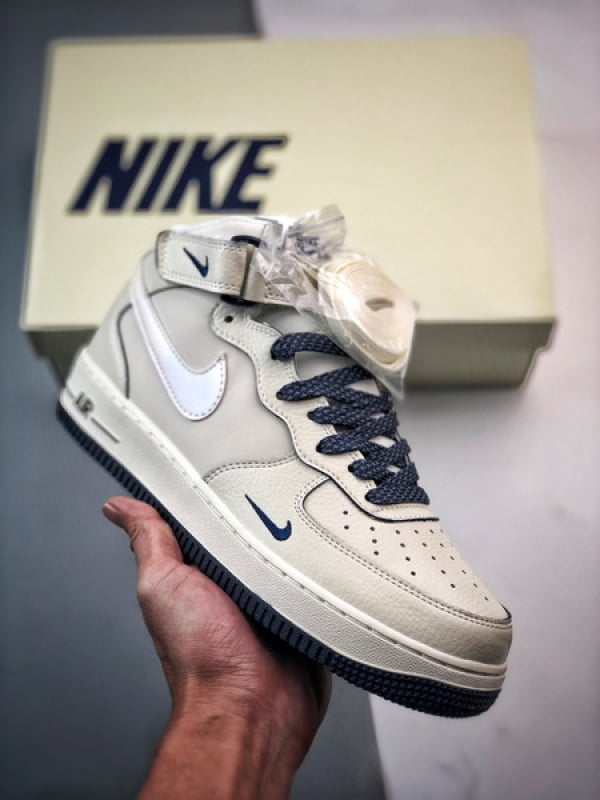 Air Force 1 07 Mid Perolado Bege Branco e Azul Escuro