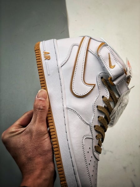 Air Force 1 07 Mid Branco Terra e Amarelo 3M - Vista 2