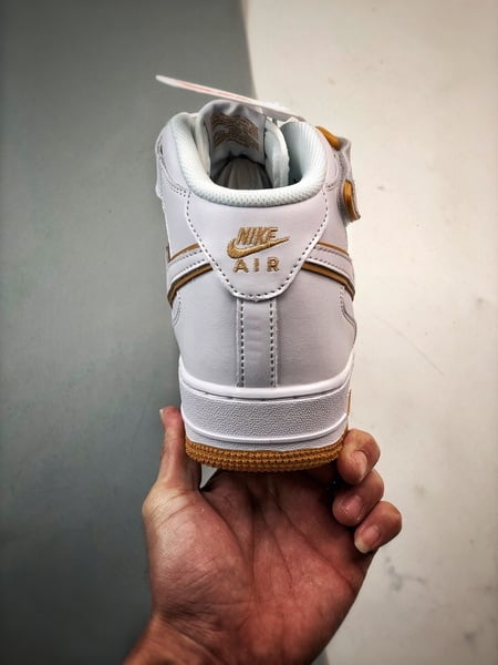 Air Force 1 07 Mid Branco Terra e Amarelo 3M - Vista 3