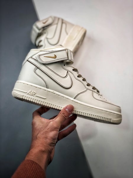 Air Force 1 07 Mid Branco e Marrom Reflexo - Vista 5