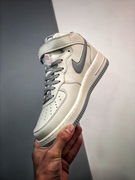 Air Force 1 07 Mid Branco e Cinzento - Vista 4