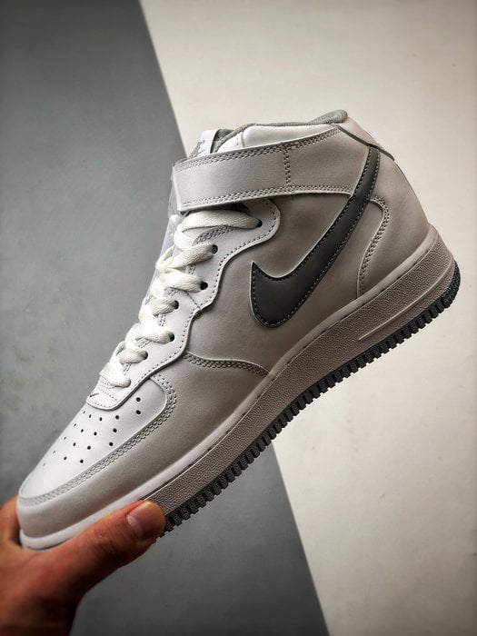 Air Force 1 07 Mid Branco e Cinzento - Vista 5