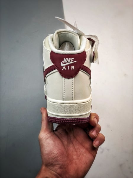Air Force 1 07 Mid Branco e Vermelho 3M - Vista 3