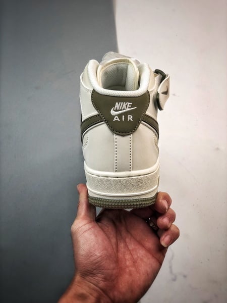 Air Force 1 07 Mid Branco e Verde 3M - Vista 3