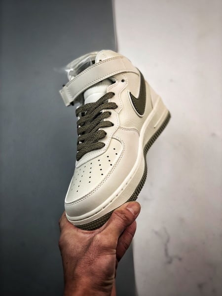 Air Force 1 07 Mid Branco e Verde 3M - Vista 5