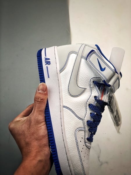 Air Force 1 07 Mid Branco e Azul Estrelas - Vista 2