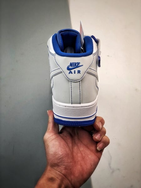 Air Force 1 07 Mid Branco e Azul Estrelas - Vista 3