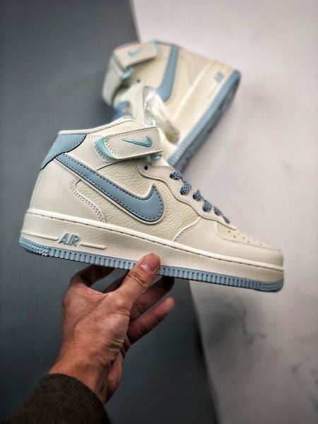 Air Force 1 07 Mid Branco e Azul 3M - Vista 7