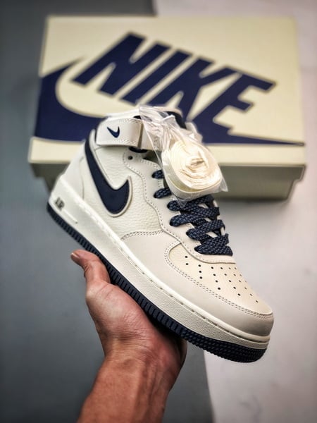 Air Force 1 07 Mid Branco e Azul Escuro 3M - Vista 6