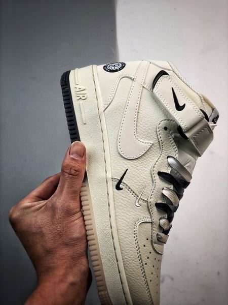Air Force 1 07 Mid Branco e Preto - Vista 2
