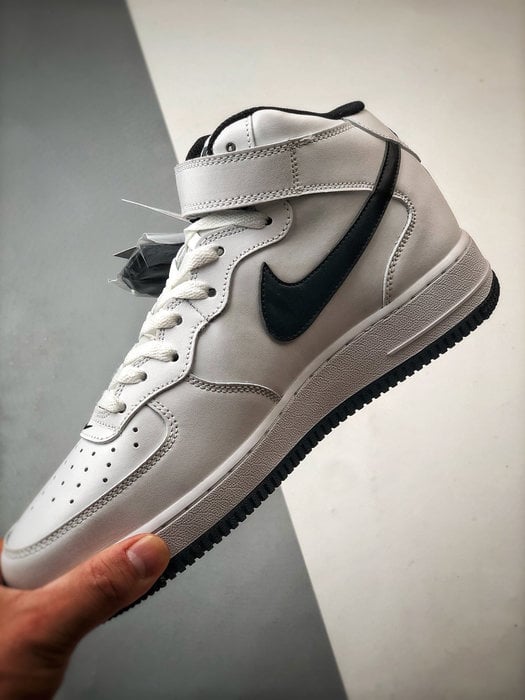 Air Force 1 07 Mid Branco e Preto - Vista 5