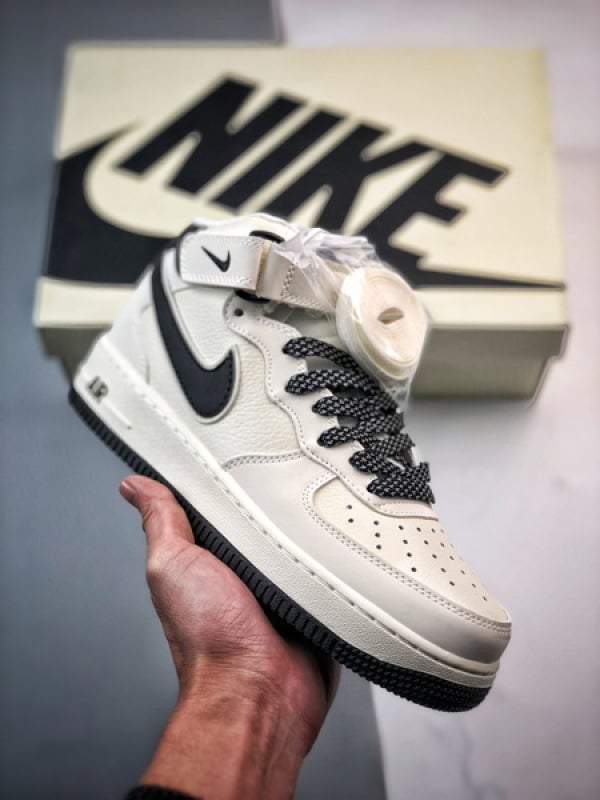 Air Force 1 07 Mid Branco e Preto3M