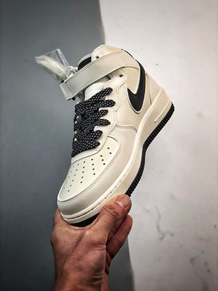 Air Force 1 07 Mid Branco e Preto3M - Vista 5