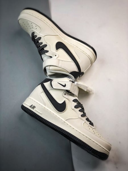 Air Force 1 07 Mid Branco e Preto3M - Vista 6