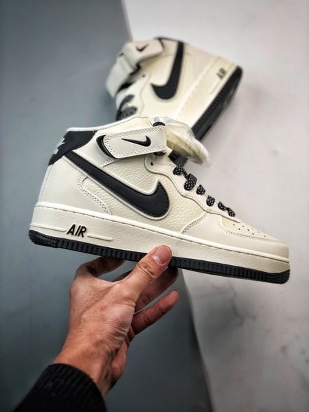 Air Force 1 07 Mid Branco e Preto3M - Vista 7