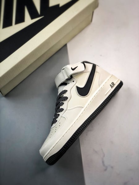 Air Force 1 07 Mid Branco e Preto3M - Vista 8