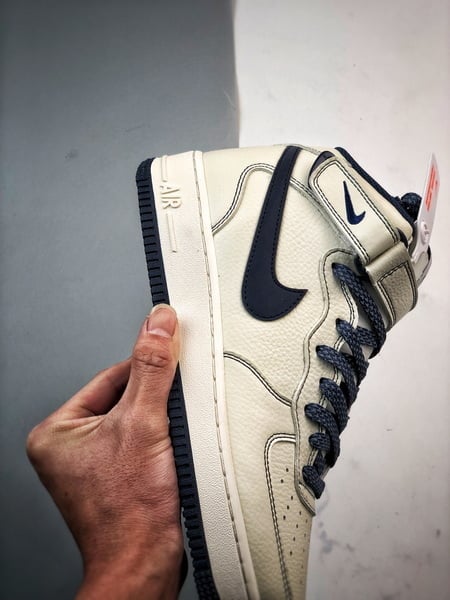 Air Force 1 07 Mid Bege e Azul Escuro3M - Vista 4