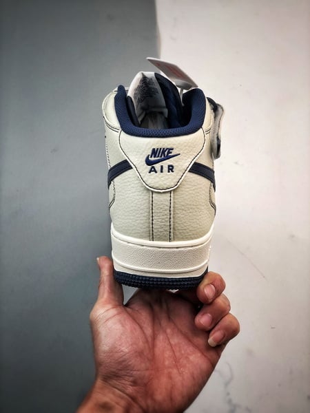 Air Force 1 07 Mid Bege e Azul Escuro3M - Vista 5