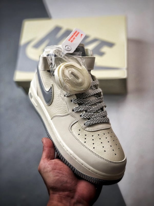 Air Force 1 07 Mid Bege Cinzento e Prata Reflexo